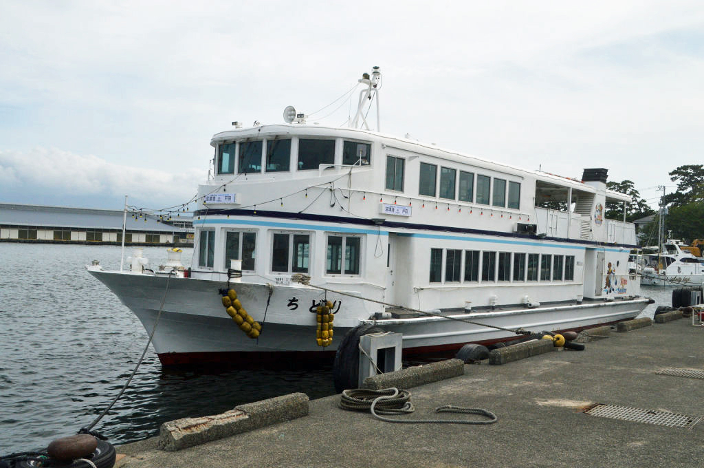 静浦漁港の臨時駐車場と会場の沼津港とのアクセスに使われる遊覧船