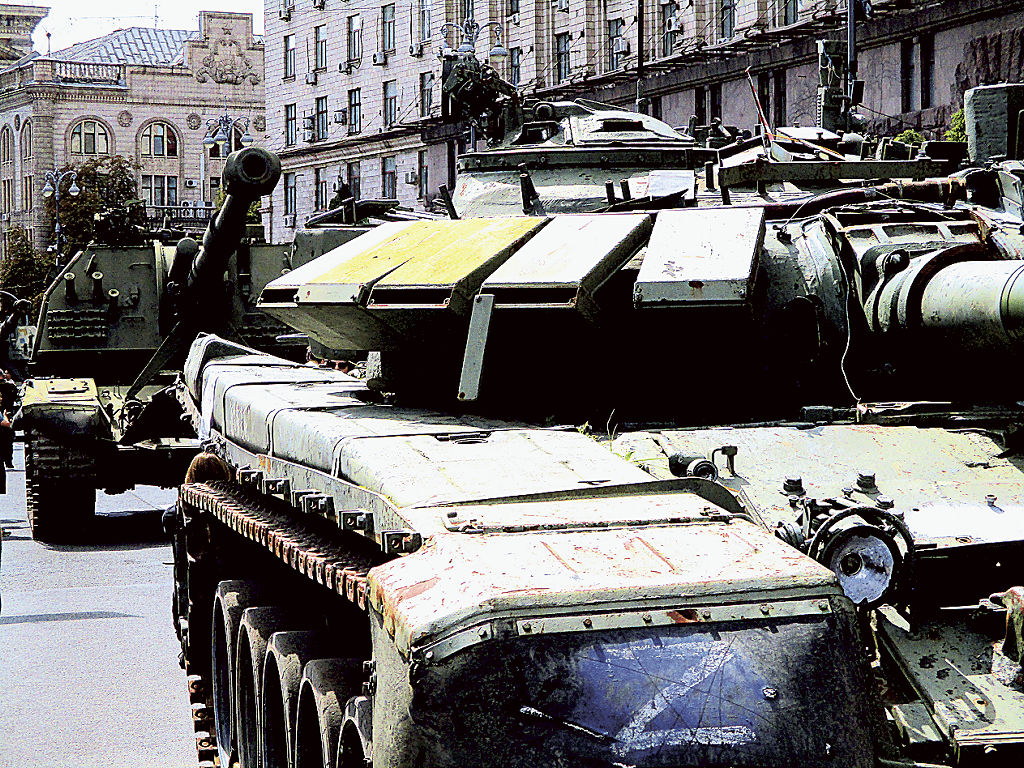（提供写真）破壊されたロシア軍戦車＝８月、ウクライナ（渡部陽一さん撮影）