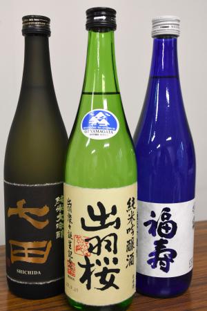 ＧＩ指定されている（左から）「佐賀」「山形」「灘五郷」の日本酒＝１６日、東京都港区