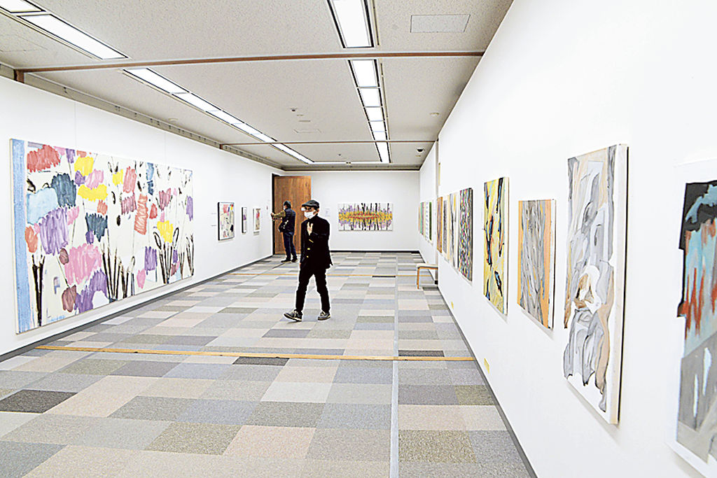 浜松在住の3画家 抽象画36点展示 天竜区、26日まで|あなたの静岡新聞