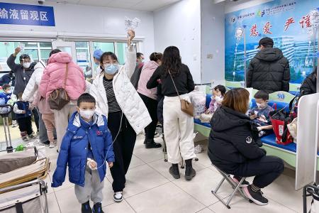 中国、肺炎の子ども小児科に殺到　ゼロコロナで免疫力低下要因か