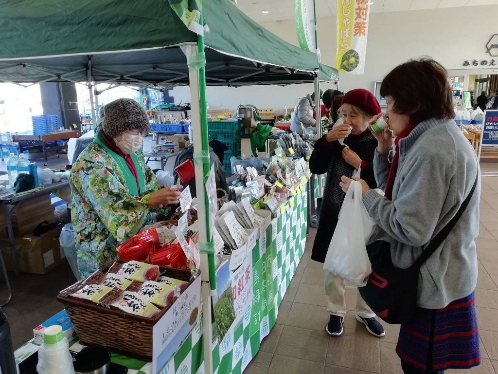 緑茶や紅茶が販売された島田市のアンテナショップ＝山梨県の道の駅富士川