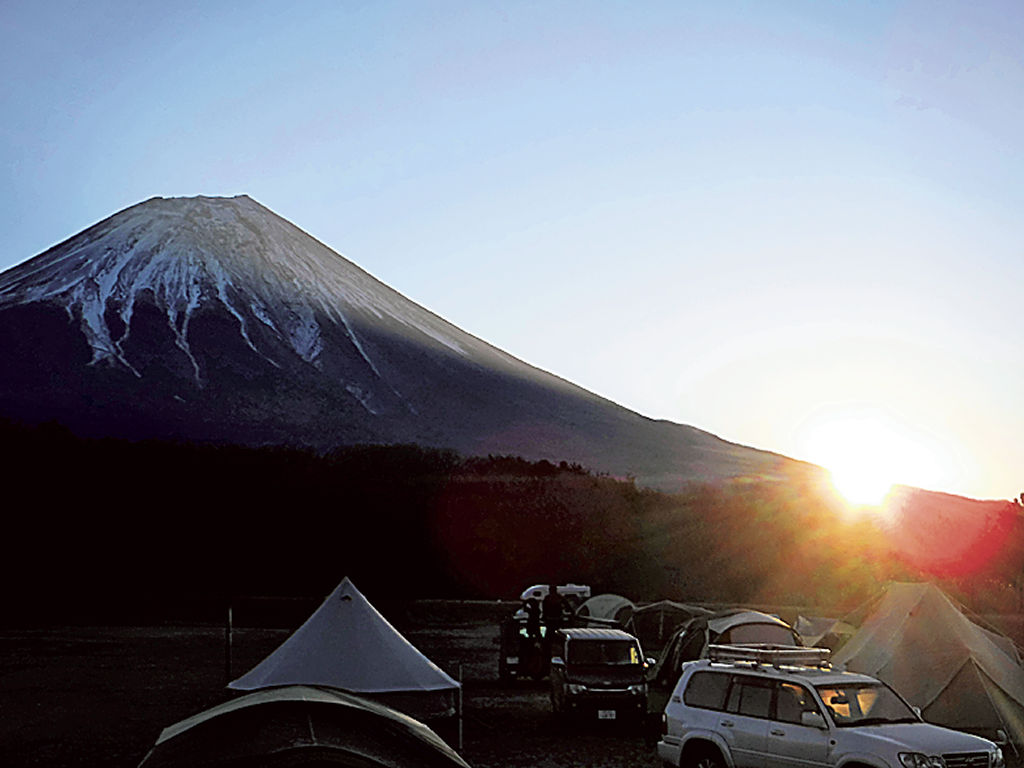 朝霧ジャンボリーオートキャンプ場からは雄大な富士山が見られる＝富士宮市