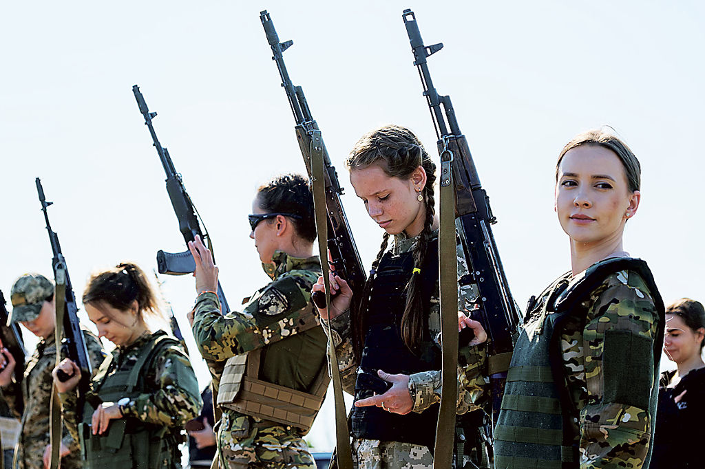 女兵 シリア民兵組織の女性兵ら、士官学校の卒業式に出席 写真20枚 ...