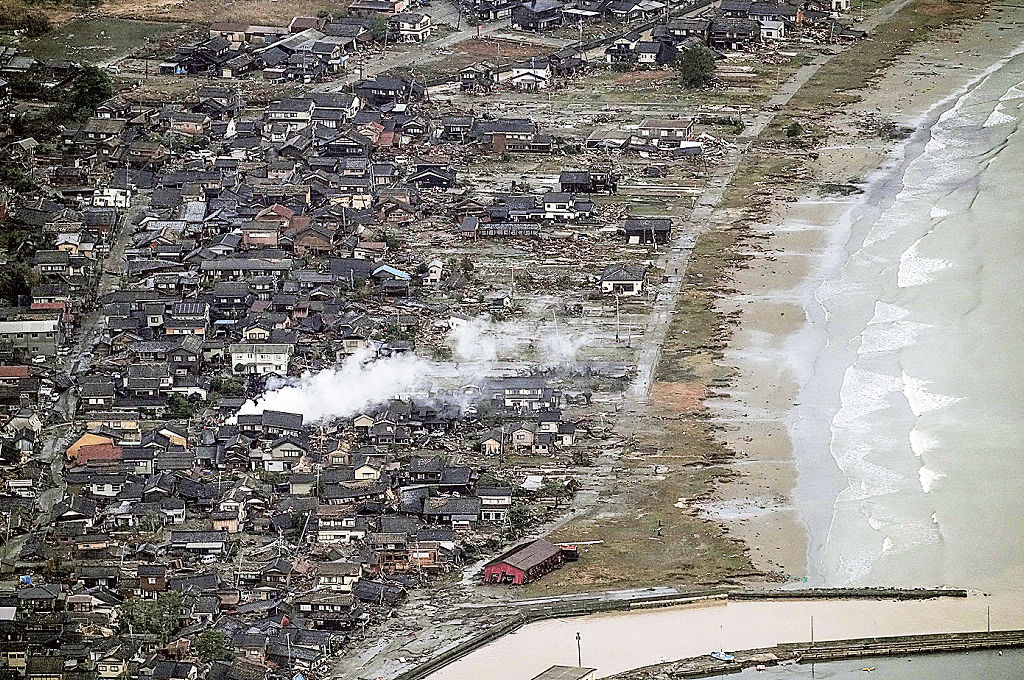 ２日、津波の被害を受けたとみられる石川県珠洲市の沿岸部