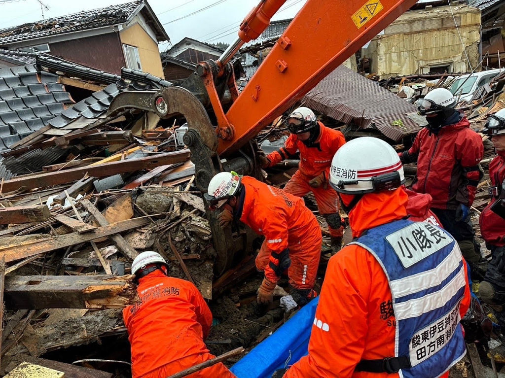 救出活動に臨んだ隊員ら＝石川県珠洲市（提供写真）