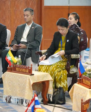 ＡＳＥＡＮ外相会議に出席したミャンマー外務省高官（手前）＝２９日、ラオス北部ルアンプラバン（共同）