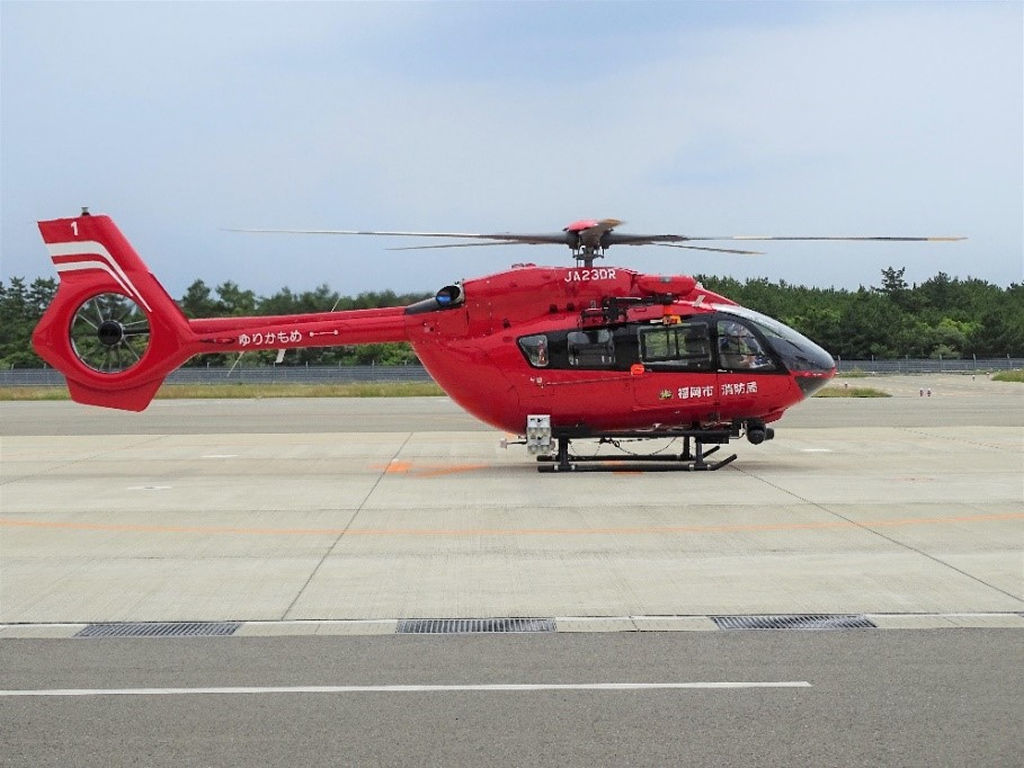 静岡市が消防ヘリとして導入する方針を固めた「ＢＫ１１７Ｄ－３」と同機種の福岡市消防局のヘリ（同局提供）