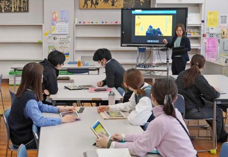 熊本市立豊田小で開かれた教員向けのデジタル研修会＝２０２３年１２月