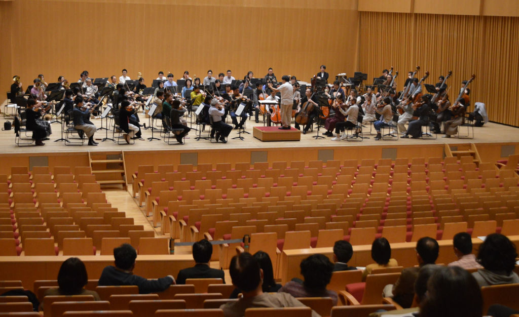音楽ファンが詰めかけた富士山静岡交響楽団のリハーサル＝静岡市清水区のマリナート