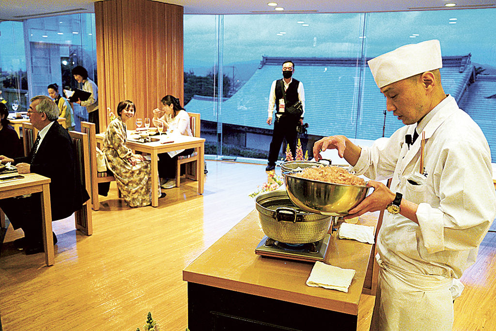 「ふじのくにの新和食」をテーマに料理を提供したダイニングイベント＝島田市の茶の都ミュージアム