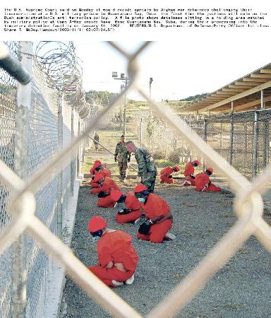 国際テロ組織アルカイダの関係者が拘束されているキューバのグアンタナモ米軍基地＝２００２年１月（ロイター＝共同）