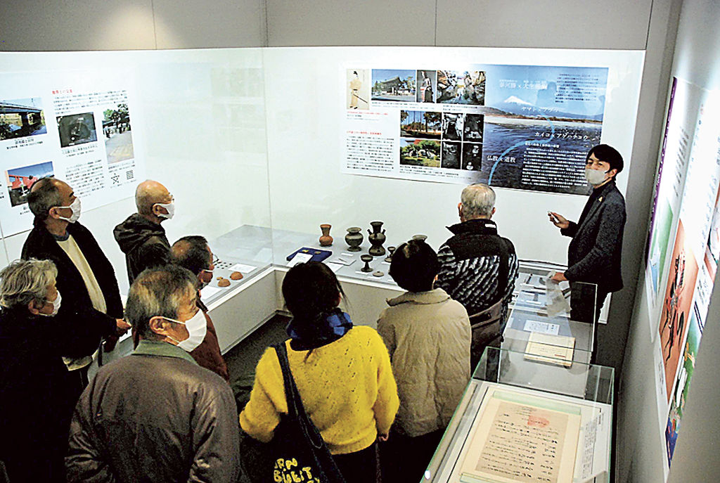 富士川周辺の歴史について解説したトークイベント＝富士市の富士山かぐや姫ミュージアム