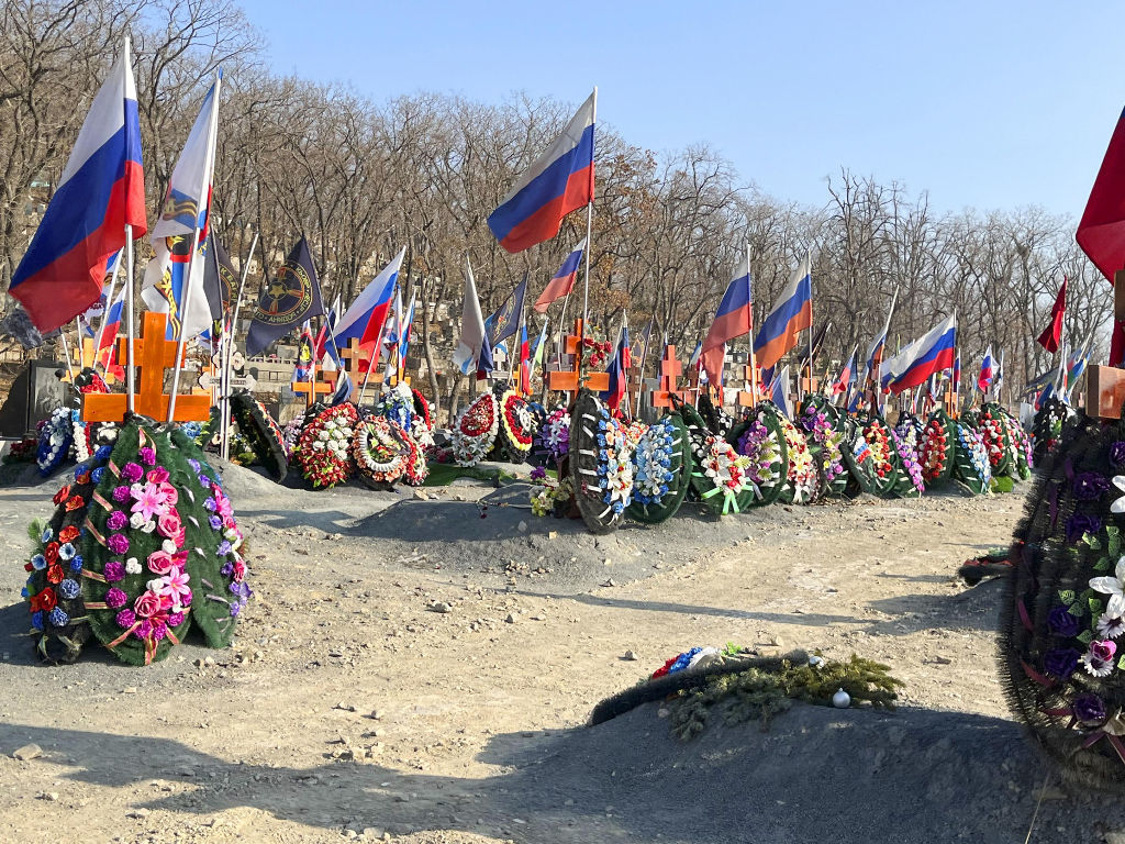 ロシア・ウラジオストクにあるウクライナ侵攻作戦の戦死者らの墓＝１月３０日（共同）