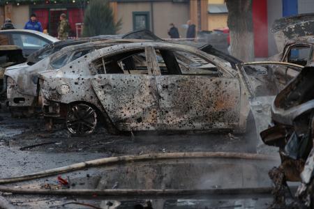 ウクライナが実行したとされる攻撃で破壊された車＝２０２３年１２月３０日、ロシア・ベルゴロド（ゲッティ＝共同）