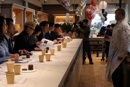 関係者が招待されて開かれた「ＰＲＩＳＭ　ＬＡＢ」のプレオープンイベント＝２０２４年２月２日、徳島市