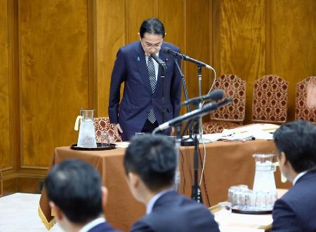 衆院政治倫理審査会で自民党派閥の政治資金パーティー裏金事件について謝罪する岸田首相