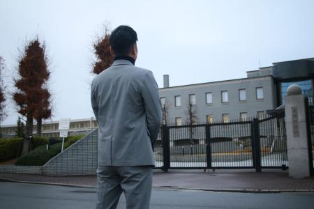 大阪刑務所の前で「出待ち」する松浦未来さん