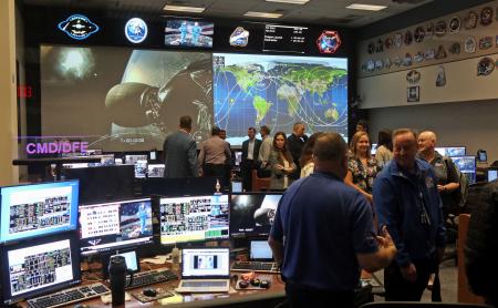 宇宙船スターライナーの管制室＝２１日、テキサス州のジョンソン宇宙センター（共同）