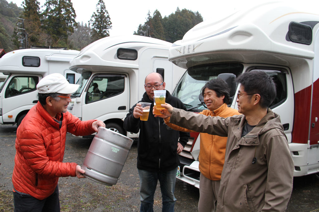 車中泊用の駐車区画を設けた１９３バレーブリューイング。出来たてのクラフトビールを飲んで過ごすことができる＝島田市伊久美