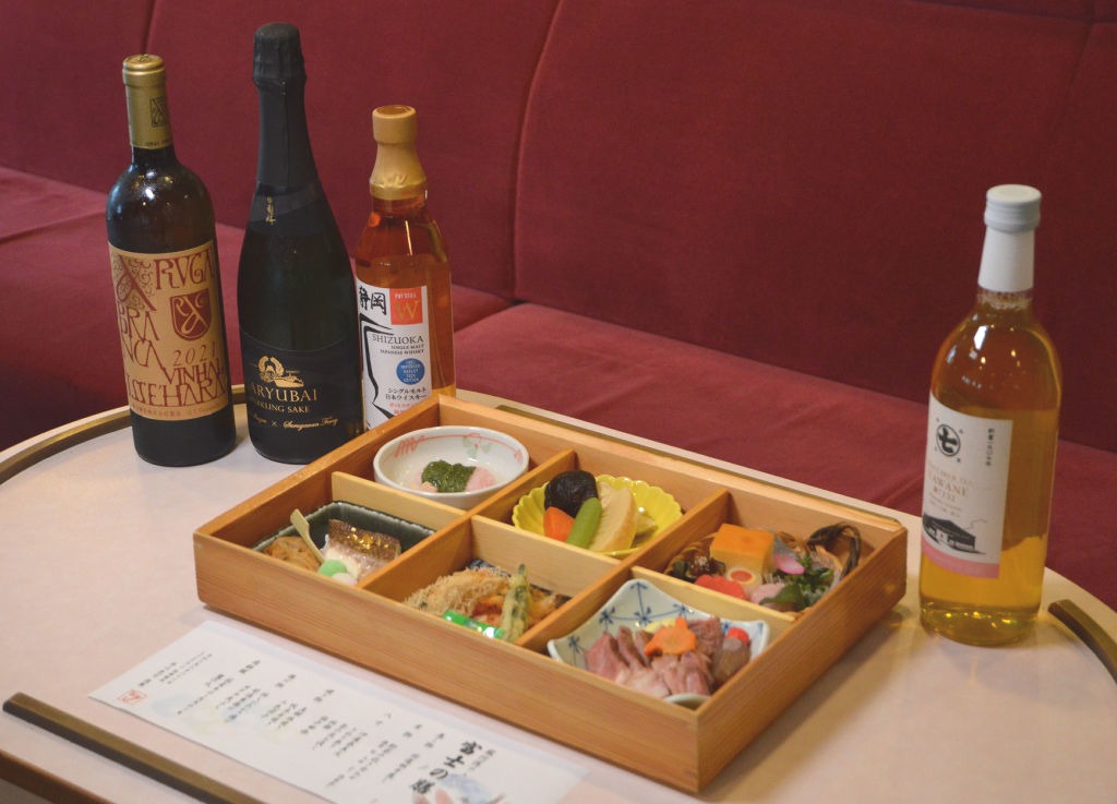 新プランで提供される駿河湾フェリー限定の弁当や日本酒