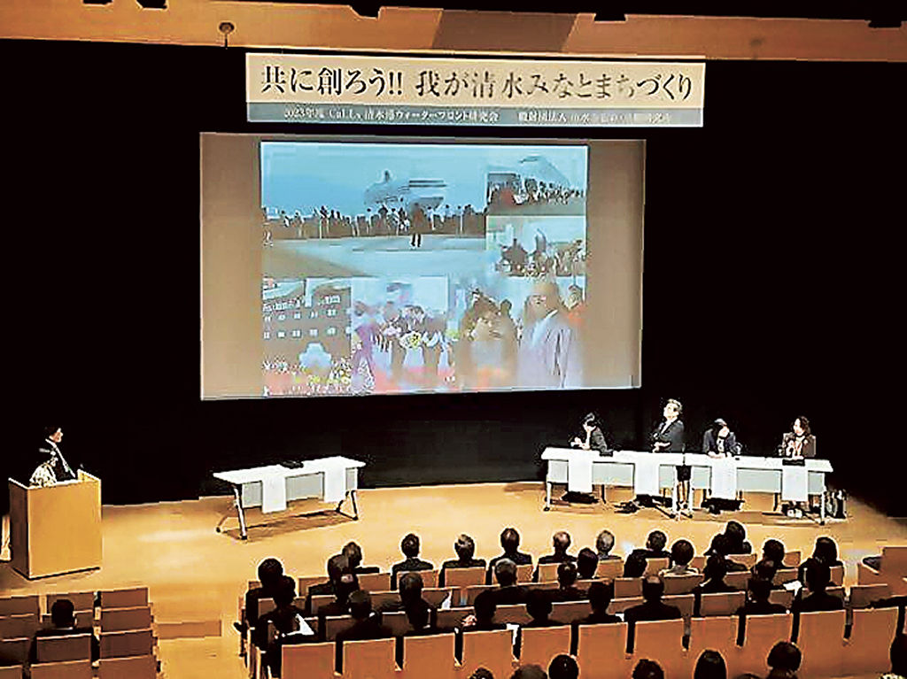 それぞれの「清水みなとまちづくり」について発表する市民ら＝静岡市清水区のマリナート
