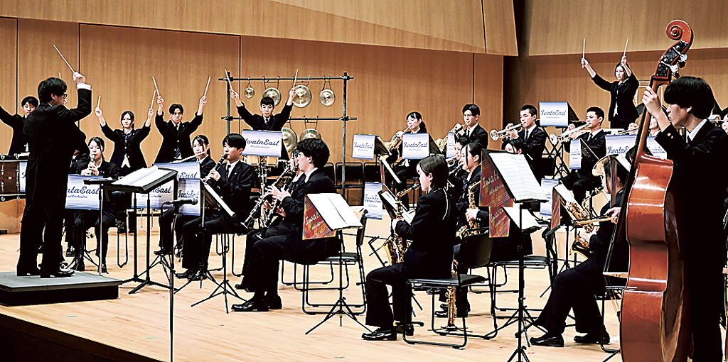 日頃の練習の成果を披露した演奏会＝磐田市上新屋の市民文化会館かたりあ