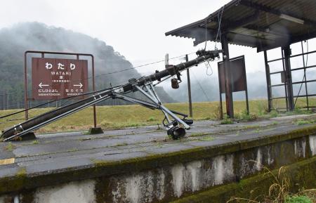 ２０２０年７月の豪雨で被災したＪＲ肥薩線の渡駅＝３月、熊本県球磨村