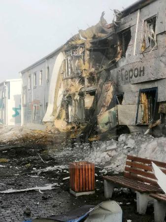 ロシア中部タタルスタン共和国でウクライナの無人機攻撃で損傷した建物。写真は２日に公開された（Ｏｓｔｏｒｏｚｈｎｏ　Ｎｏｖｏｓｔｉ提供・ロイター＝共同）