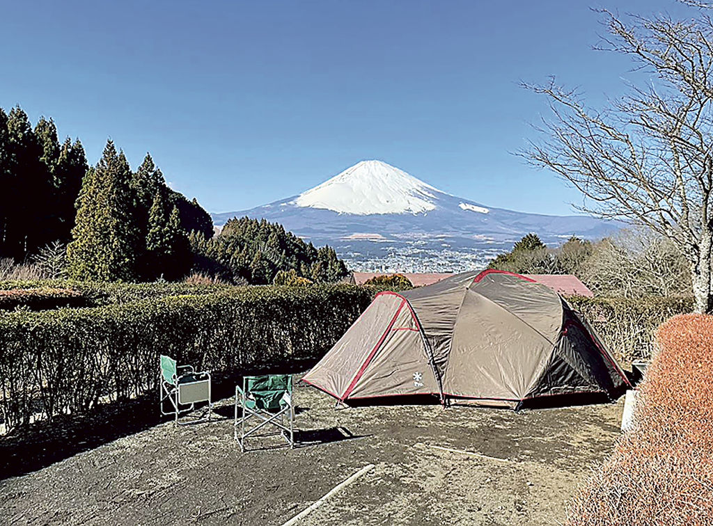 各サイトから富士山の眺望が楽しめる乙女森林公園第２キャンプ場＝御殿場市