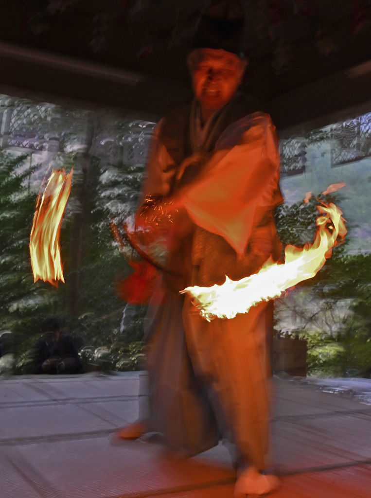 「火の舞」暗闇に光跡 静岡・有東木 白髭神社で神楽｜あなたの静岡新聞 - あなたの静岡新聞
