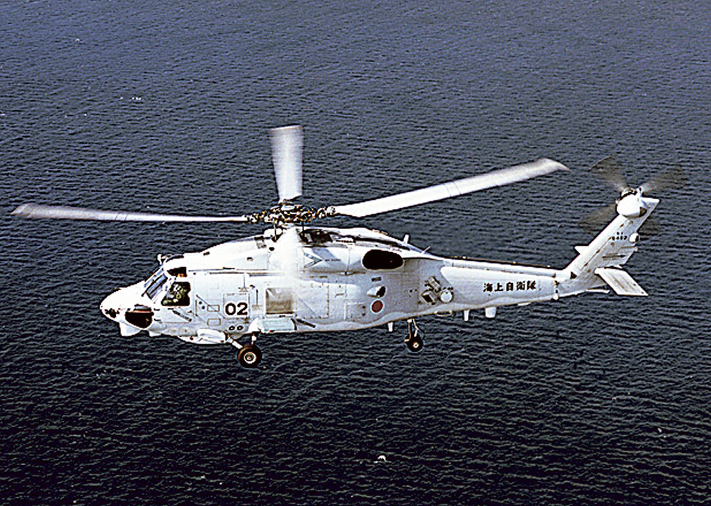 海上自衛隊のＳＨ６０Ｋ哨戒ヘリコプター（海上自衛隊提供）