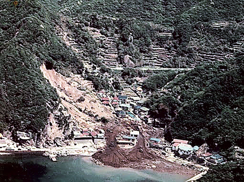 Amazon.co.jp: 1978年伊豆大島近海地震災害誌 : 静岡県土木部