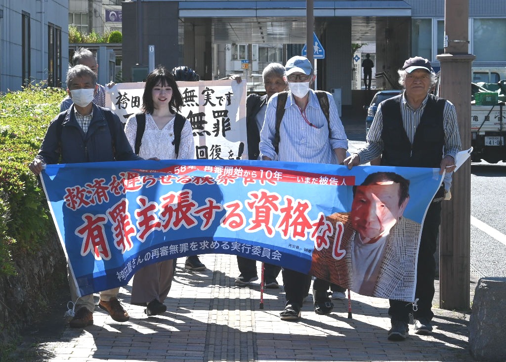「再度の死刑求刑は許されない」と静岡地検に要請へ出向く支援者たち＝８日午後、静岡市葵区