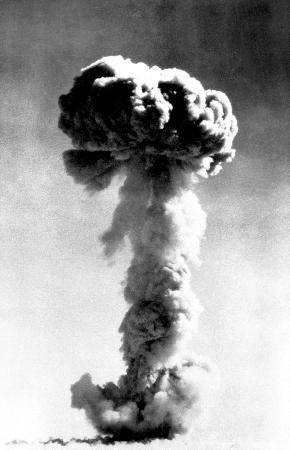 中国核実験60年】米にらみ核戦力増強 35年に弾頭1500発