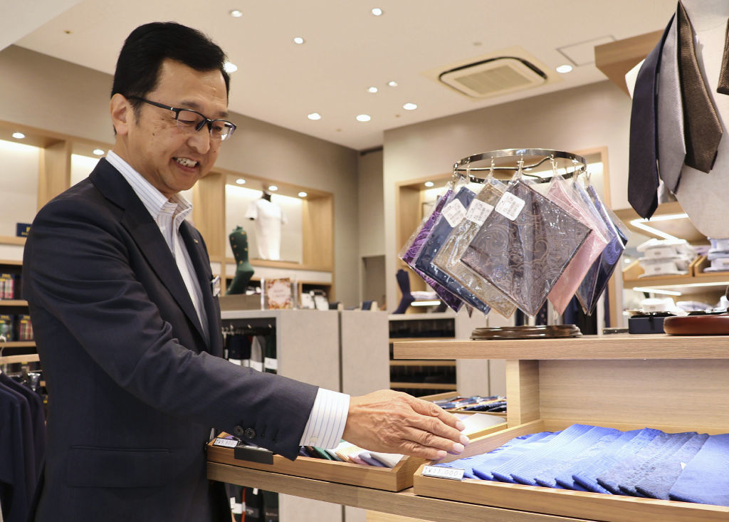 百貨店120年 伝統と変革「価値」模索 街の中核、撤退で空洞化も