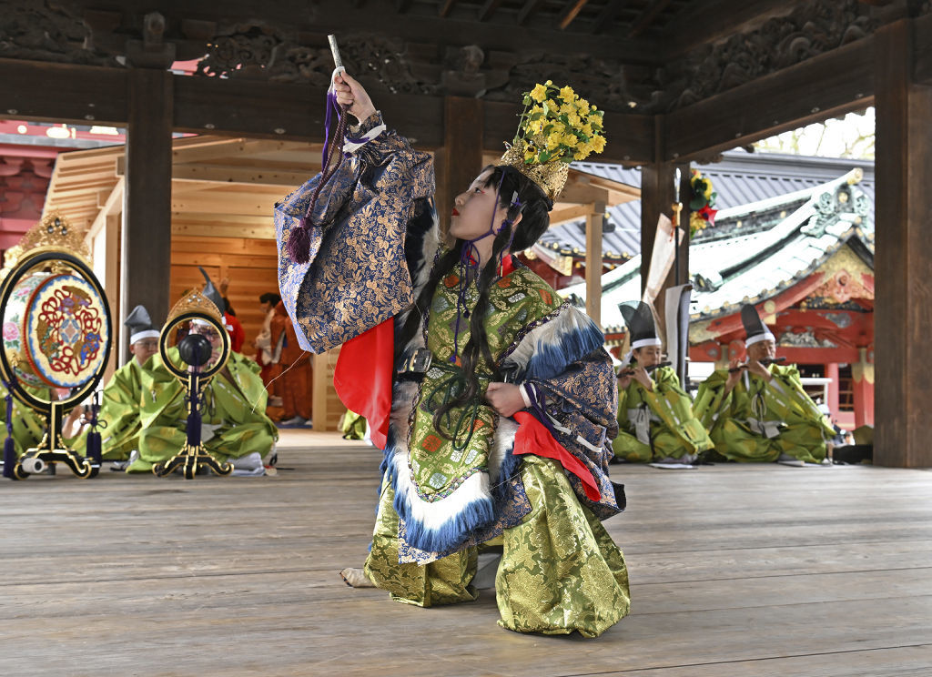 稚児舞楽奉納、優雅に 静岡浅間神社・廿日会祭 4児童が堂々5演目披露