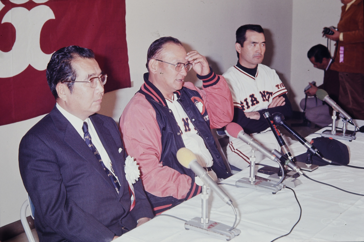 写真特集 1974年】長嶋さん 静岡の草薙球場で現役最後のプレー