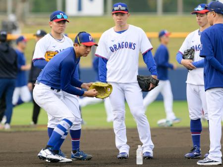川崎宗則が中日キャンプに参加 臨時コーチ兼選手、6日まで｜静岡新聞