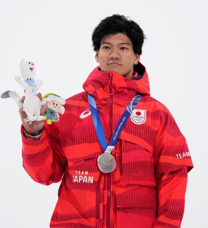 スノボ木俣、挫折乗り越え表彰台 最終目標の五輪で躍動｜静岡新聞