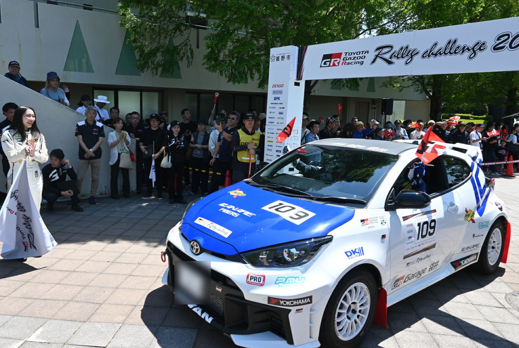 裾野市で自動車ラリー入門大会 88台が迫力の走り、1万人超の観衆を