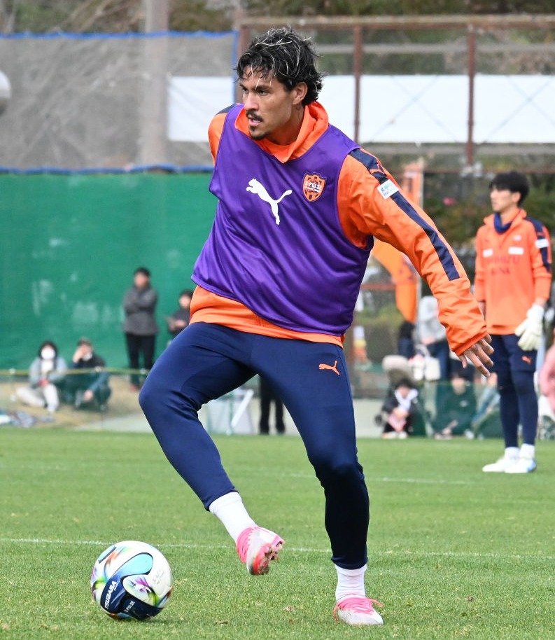 清水エスパルスのMFマテウスブエノ、退団決定的 FC東京の小泉慶を