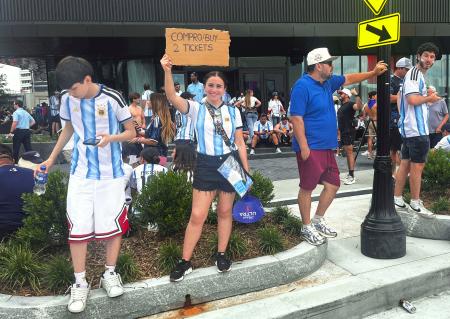 W杯・祭典の現場から】「世界つなぐ」理念逆行 小国に光も、巨大化で