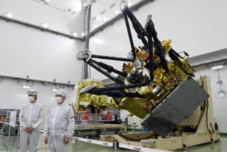 火星衛星探査、機体を公開 MMX、今秋にも打ち上げ｜静岡新聞DIGITAL