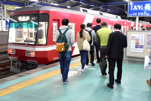 インターネット上で「はすみ」さんが消息を絶ったとされる電車＝浜松市中区の新浜松駅構内