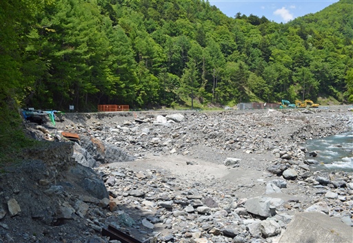 浜松 天竜区の土砂崩れ1カ月 生活道分断 解消遠く 静岡新聞アットエス 浜松 天竜区の土砂崩れ1カ月 生活道分断 解消遠く 静岡新聞アットエス