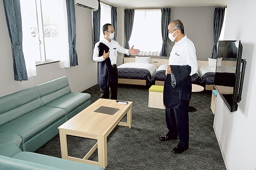 １期工事で４９室が整備されたホテルの一室＝富士市大淵