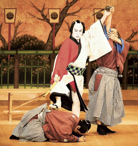 御所五郎蔵を演じる市川海老蔵さん＝２９日午後５時ごろ、静岡市葵区の市民文化会館