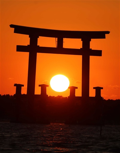 秋の夕日 オレンジ色に染まる弁天島 浜松 浜名湖 あなたの静岡新聞