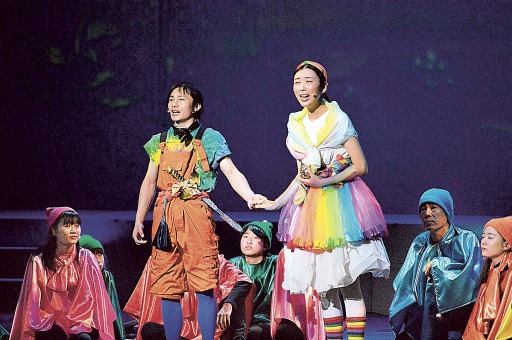 主人公らの成長を描いた県民参加のミュージカル＝浜松市中区のアクトシティ浜松